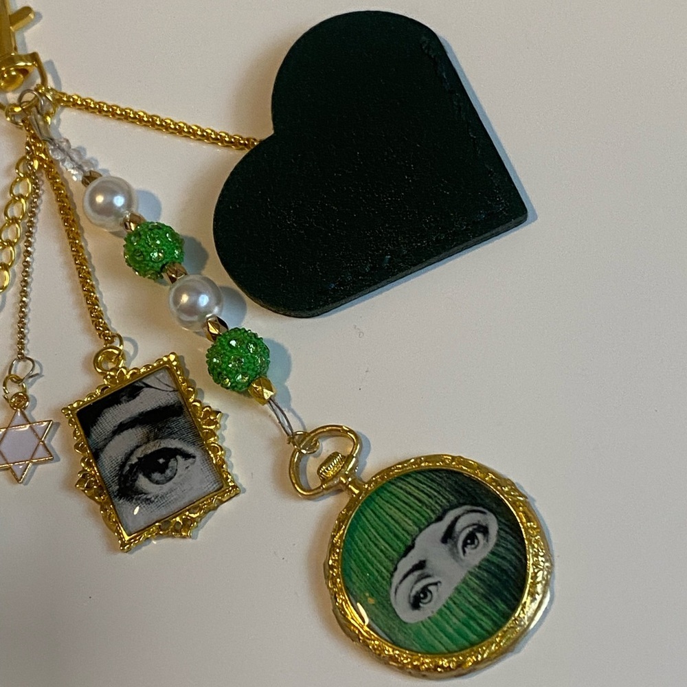 NEW FORNASETTI INSPIRED HAND PURSE HANDBAG CHARM KEYCHAIN DESIGNER READY GREEN - Picture 8 of 9
